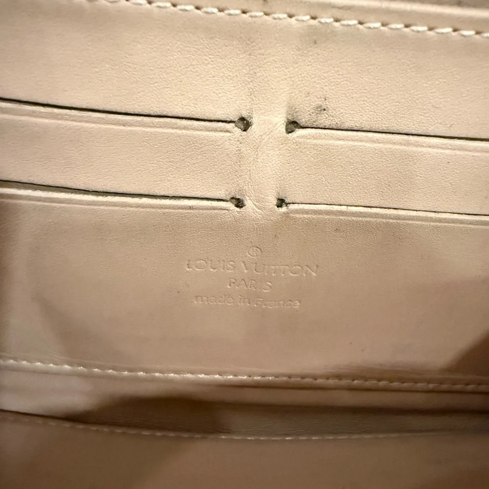 Louis Vuitton Vernis Patent Zip Wallet in Nude Beige